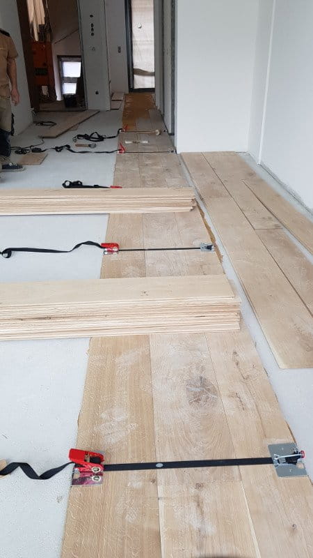 Spanngurte halten zusammen