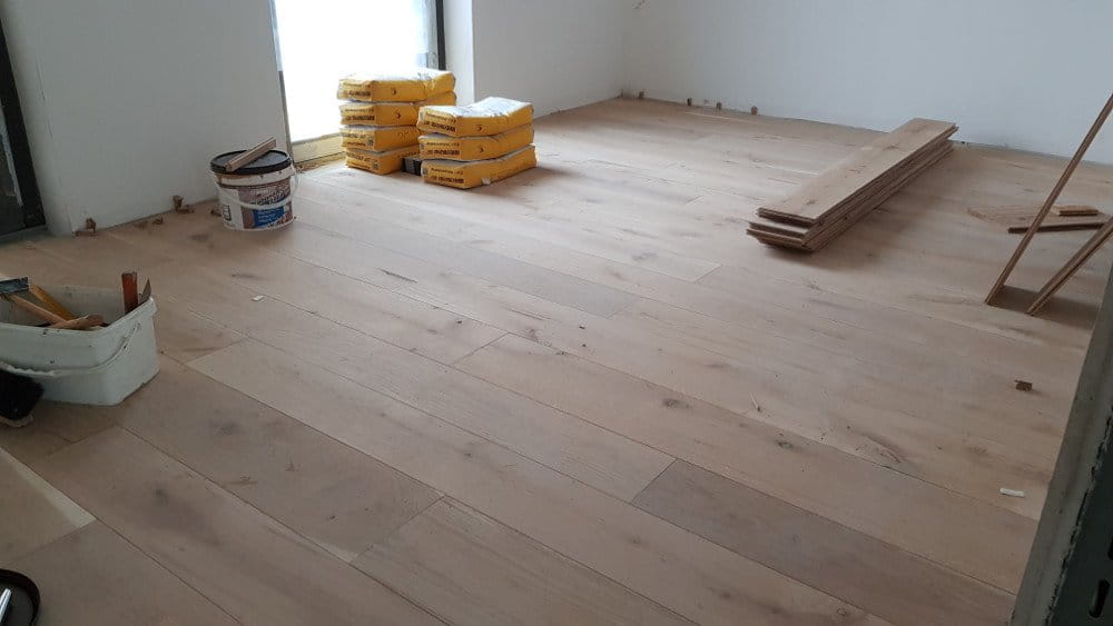 Massivholzdiele verlegen