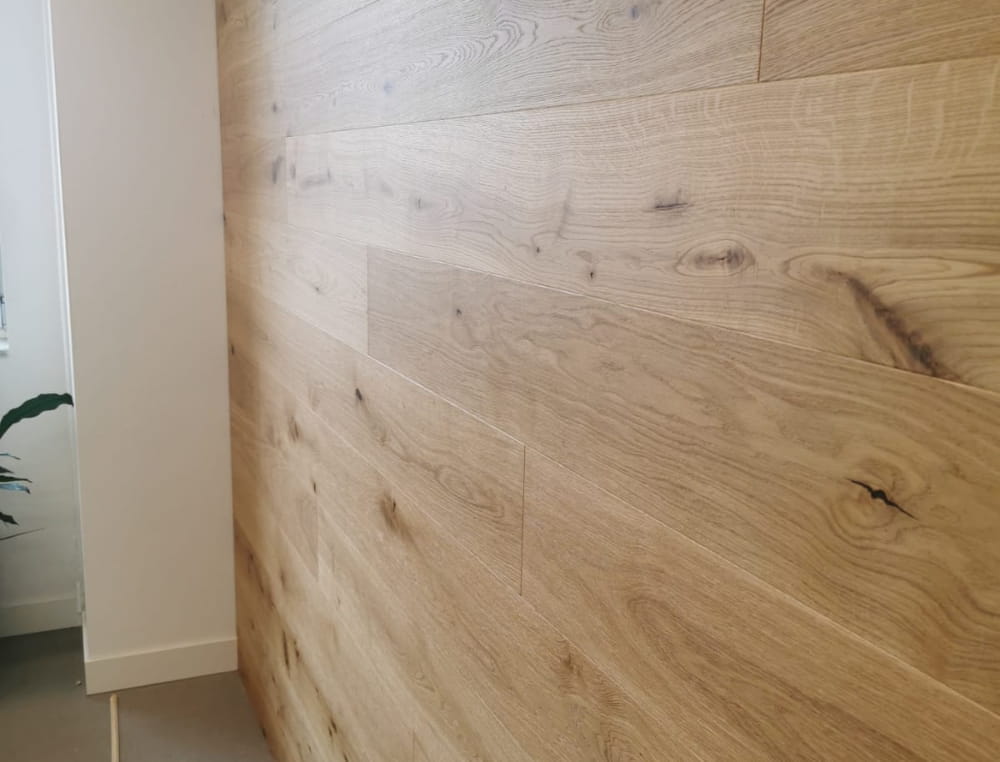 Wandverkleidung mit Landhausdiele