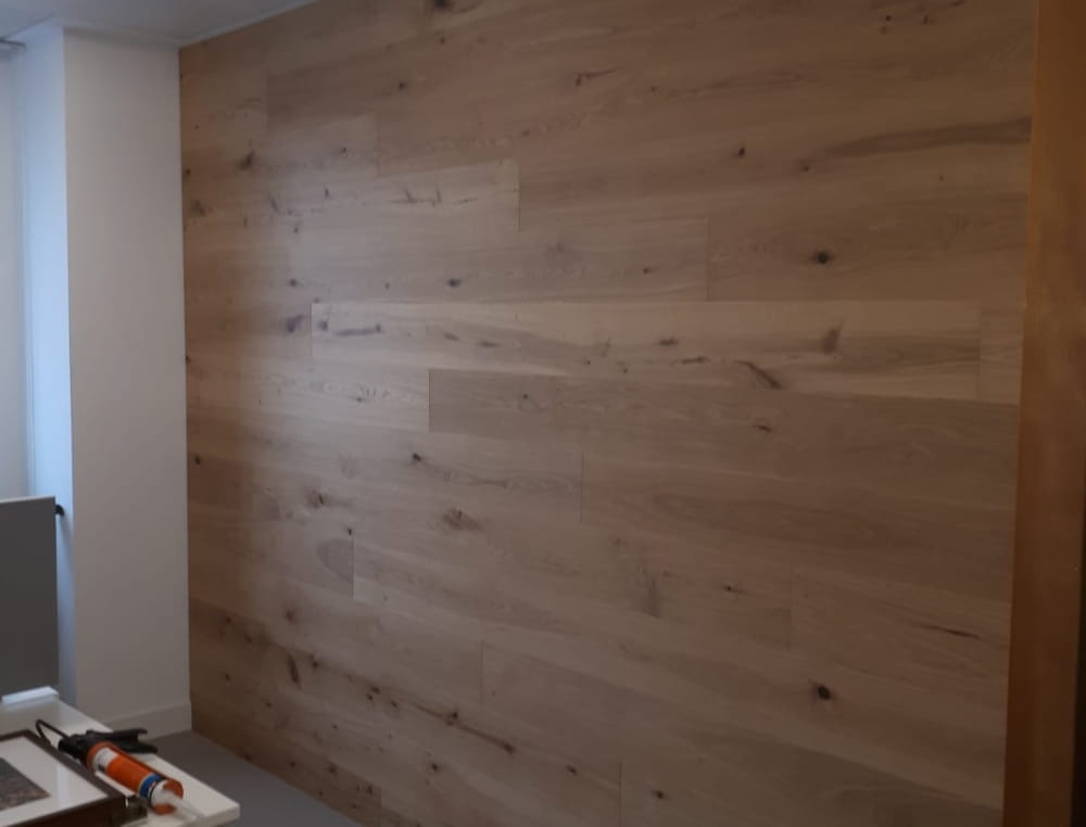 Wandverkleidung mit Landhausdiele