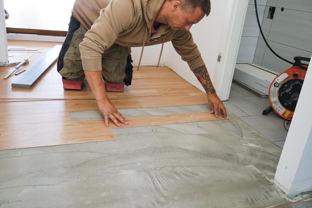 Laminat vs. Vinyl: Welcher Bodenbelag ist besser? Ein Vergleich. 12 Vinyl