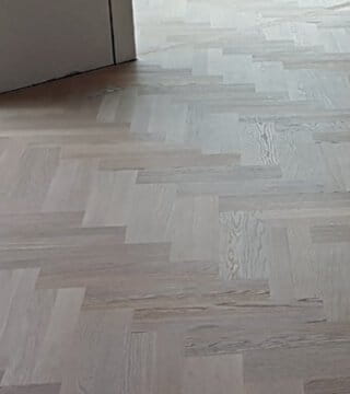 Exklusivleistungen 5 Doppel-Fischgrat, weiß geölt