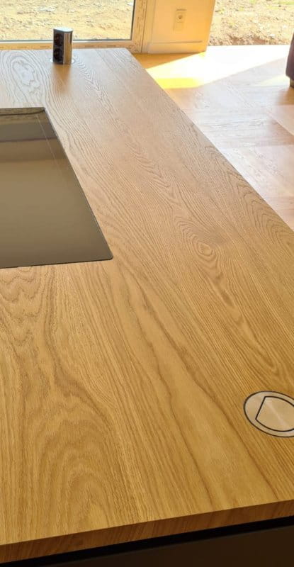 Küche mit Arbeitsplatte aus Parkett