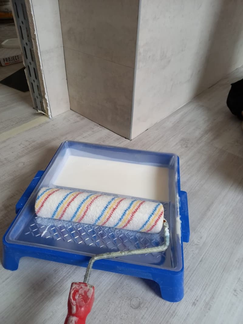 Welchen Kleber braucht man für Vinyl an der Wand?