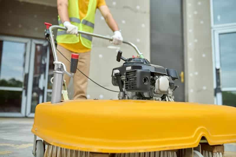 Terrassen Betonplatten reinigen: Diese Punkte sollten Sie beachten
