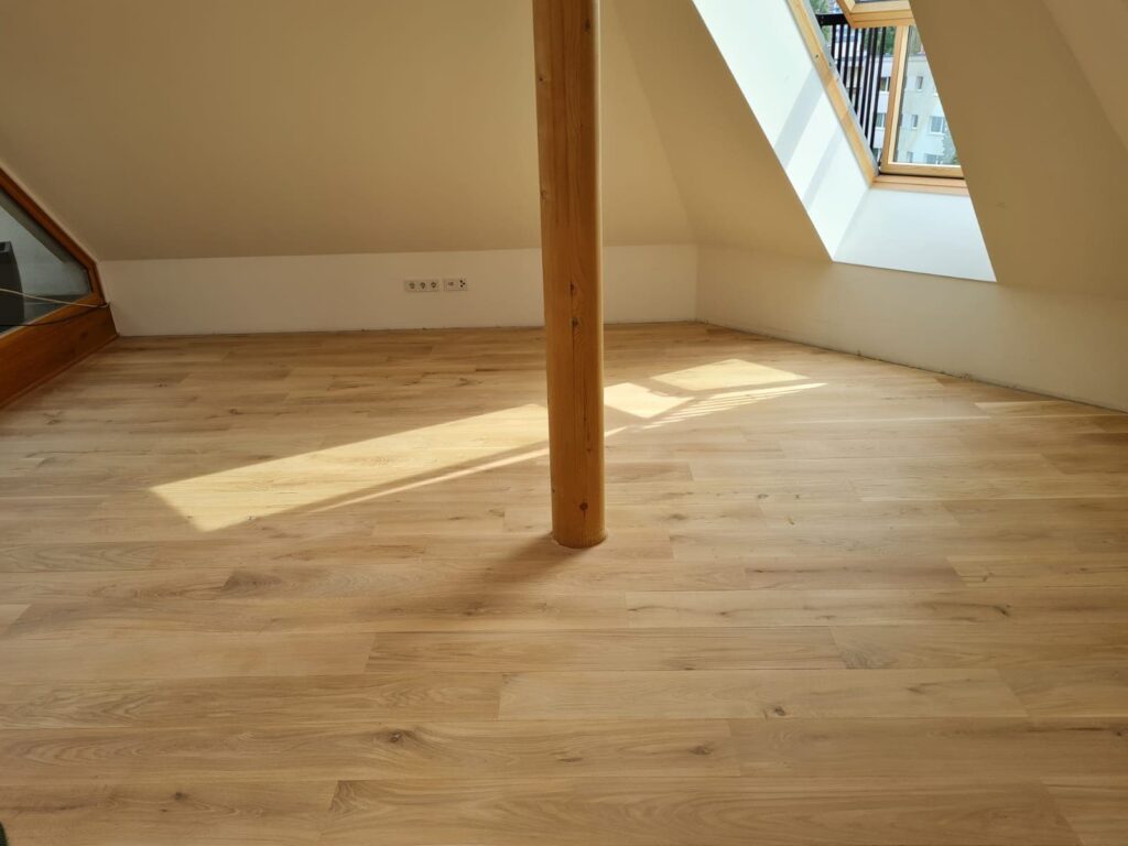 Parket vor dem Glasier