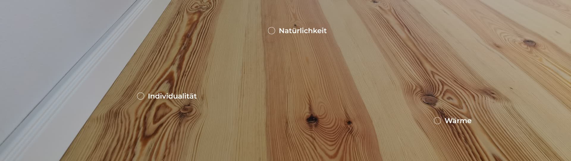 Verlegte Holzdielen mit natürlicher Maserung – Domke Parkett GmbH Berlin, individuelle und warme Bodenlösung mit Natürlichkeit und Charakter