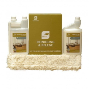 Ein Set zur Reinigung und Pflege von geölten oder gewachsten Holzböden, bestehend aus zwei Flaschen, einem Reinigungstuch und einer Schachtel mit der Aufschrift "Reinigung & Pflege".