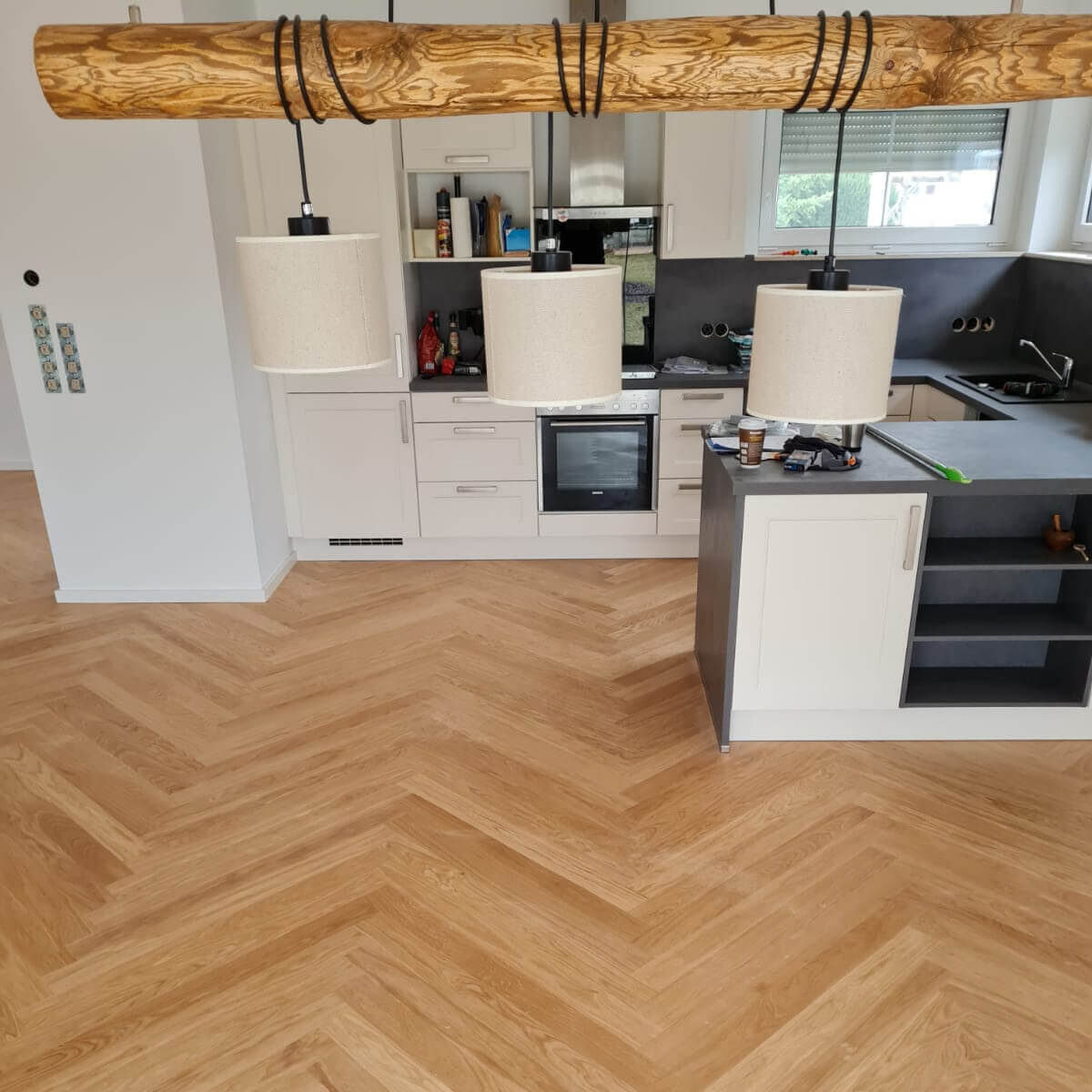 fischgraet parkett kuche lampe