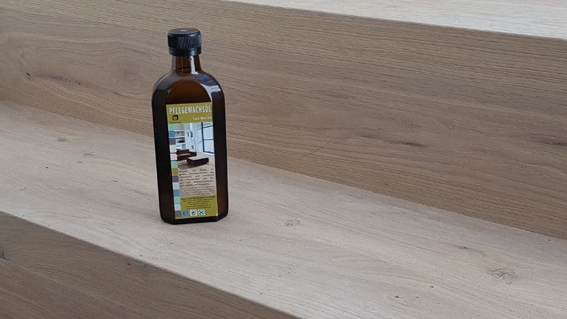 Spezielles Pflegewachsöl fürs Parkett